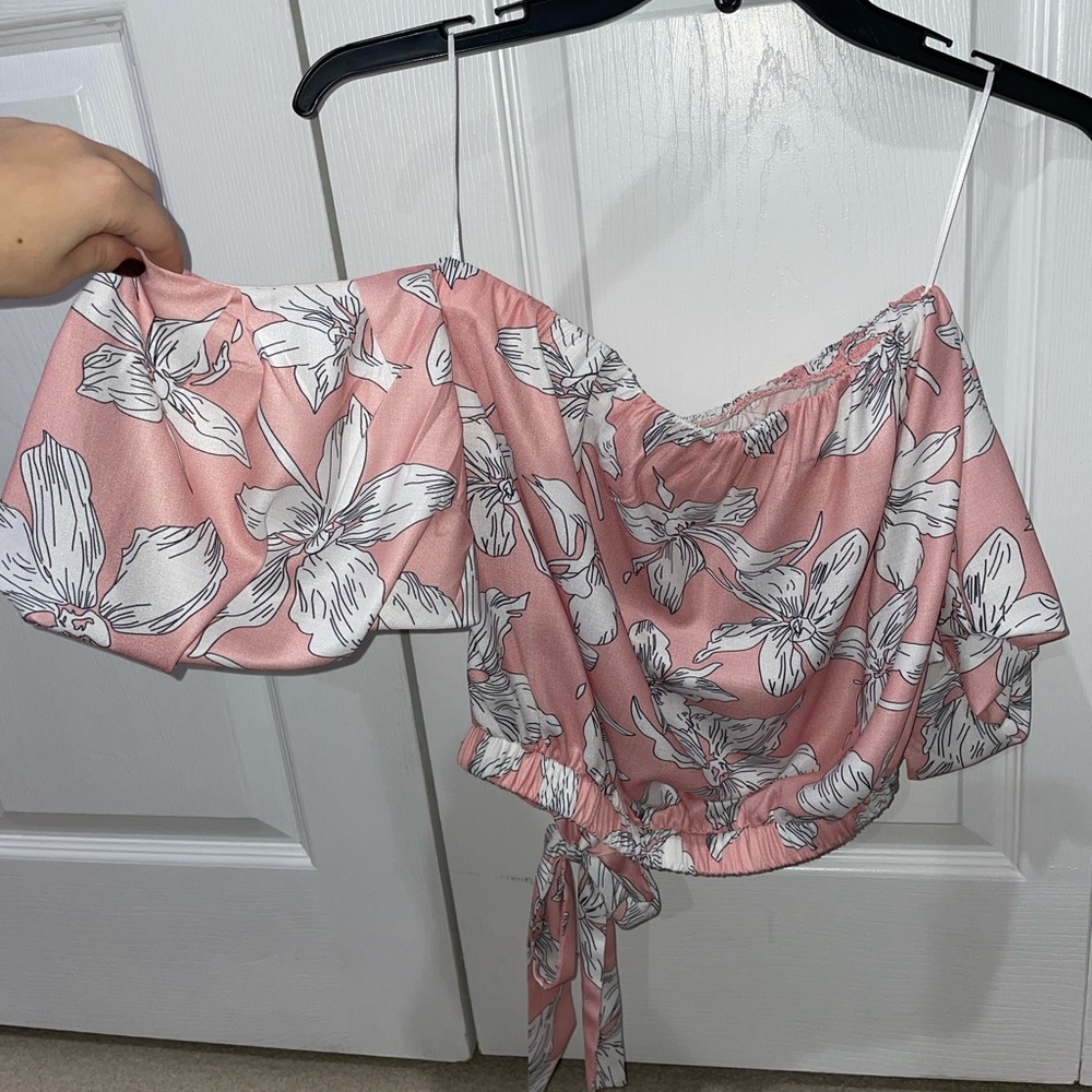 CUTE PINK TOP WITH WHITE FLOWERS (only worn once!)